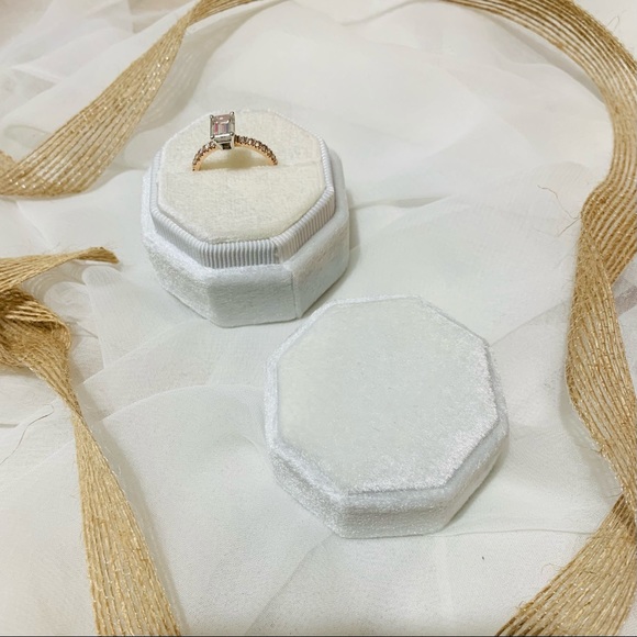 White Velvet Ring Box Octagon Shape Single Slot - Picture 2 of 2